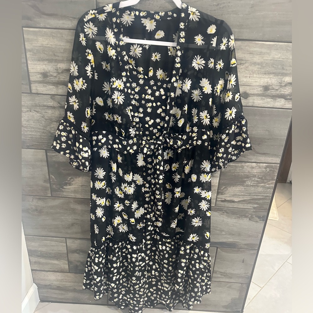 CAbi Daisy Dress 
#5816
Size - small 
Non smoking home 
EUC - Picture 3 of 4